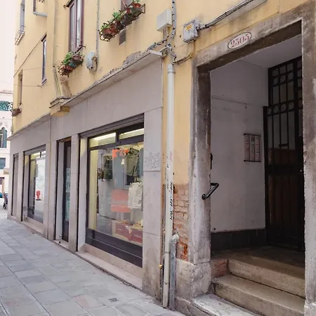 Hostmate - Venezia - Sant Agostino-3